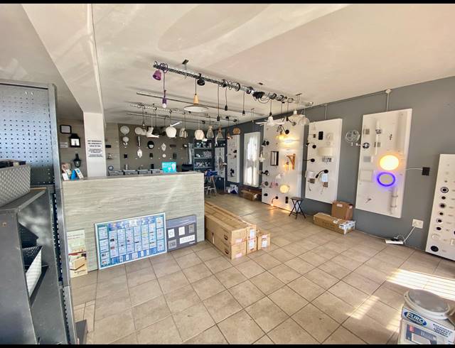 120M² BUSINESS FOR SALE IN VOORBAAI